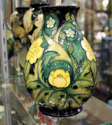 Moorcroft Vase - Buttercup - Moorcroft Vase - Buttercup - Image 2