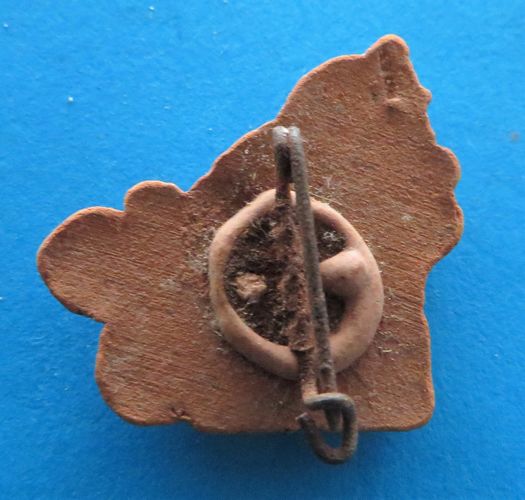 German Badge - Cat - morpeth antique centre hunter valley german third reich winter charity relief WHW winterhilfswerk campaign tinnie badges pottery cat painted spring kitten