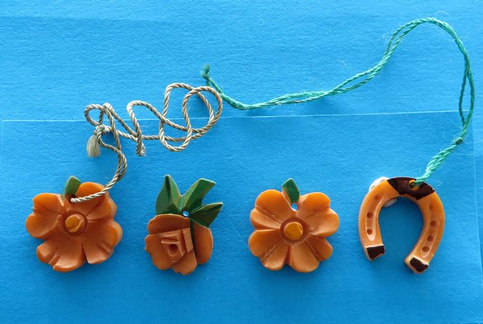 German Set of Tokens - Flowers - morpeth antique centre hunter valleywildflower german third reich winter charity relief badge amber baltic tinnie donation pin token plastic glass timber pottery metal
