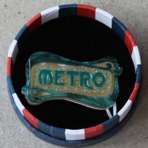 Erestwilder Brooch – Eclair au Chocolat