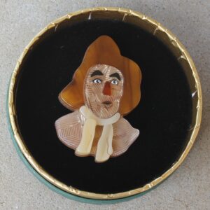 Erstwilder Brooch – Scarecrow