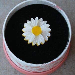 Erstwilder Ring – She Loves Me Daisy – Size Small