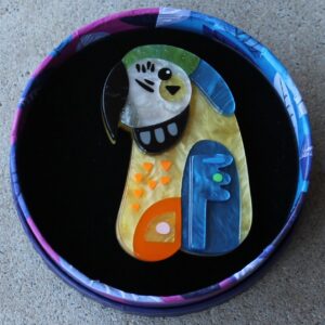Erstwilder Brooch – The Maverick Macaw