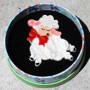 Erstwilder Brooch – Dolly the Demure