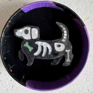 Erstwilder Brooch – Doggo Darkness