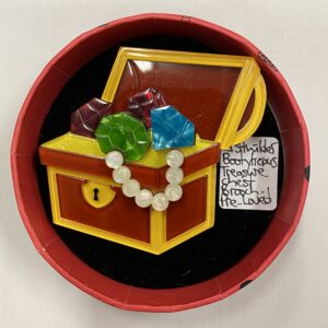 Esrtwilder Brooch – Bootylicious Treasure Chest Brooch