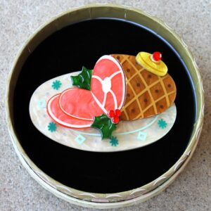 Erstwilder Brooch – Feast Centrepiece