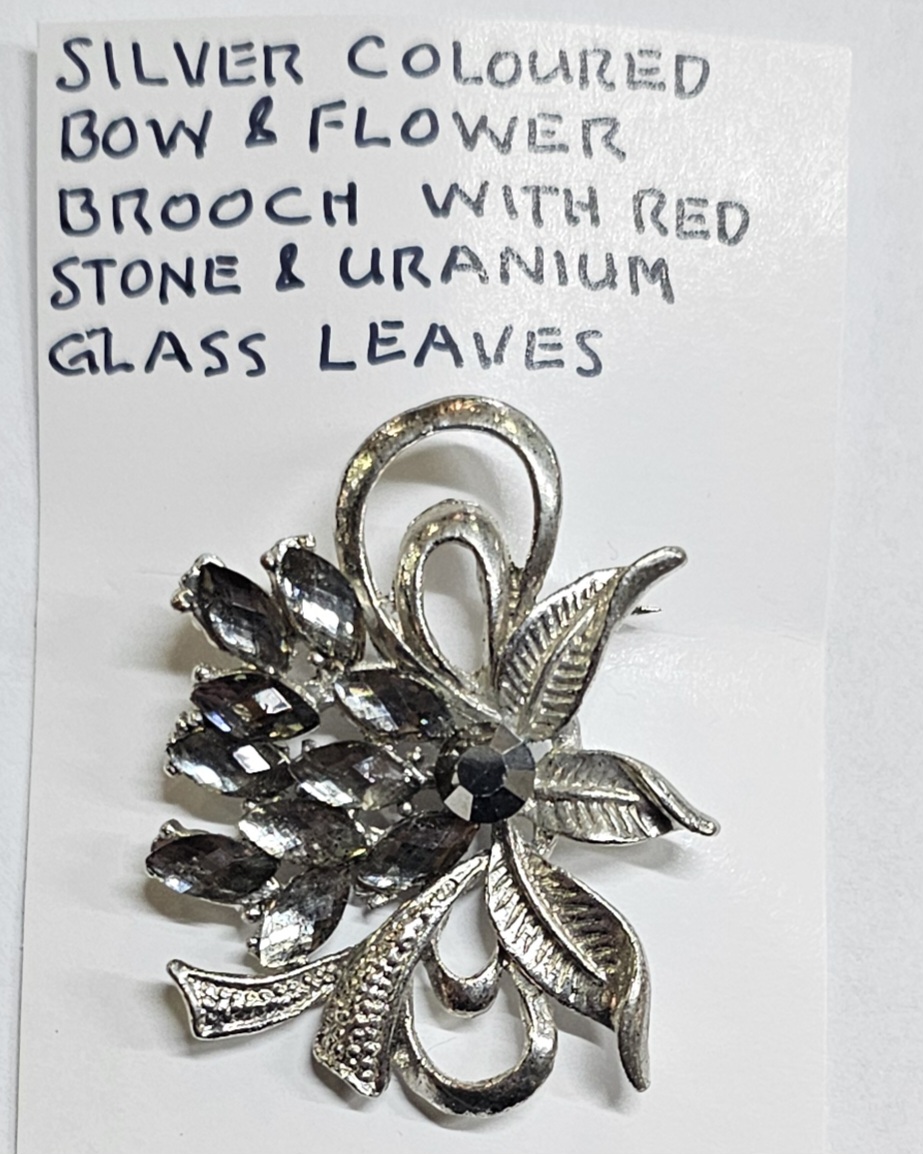 Vintage Floral Brooch - morpeth antique centre hunte valley region bow flower floral brooch uranium leaves vintage