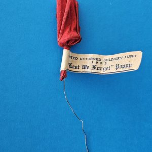 Charity Pin – 1953 United Returned Soldiers Fund Poppy