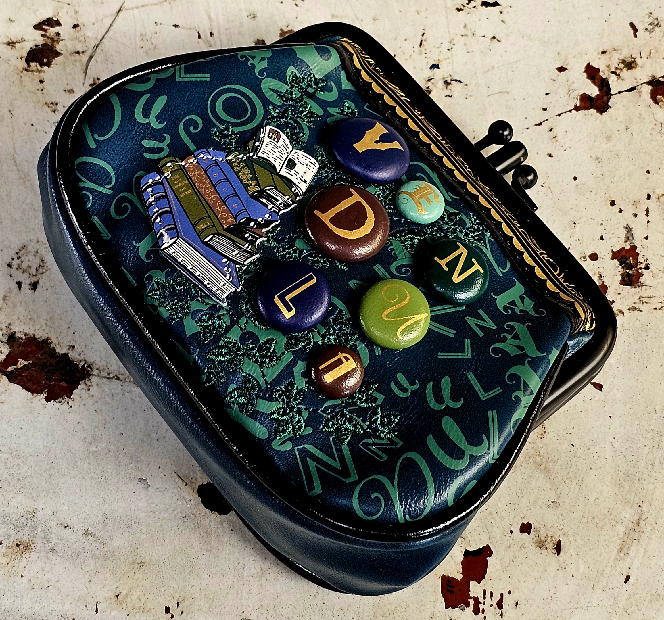 Vendula Clip Coin Purse - The Bookbinders - morpeth gift gallery hunter valley region vendula london handbag wallet coin purse grab grace hollis calloway box luna pouch ari lea stack clip zip around square flip phone case book binders shop
