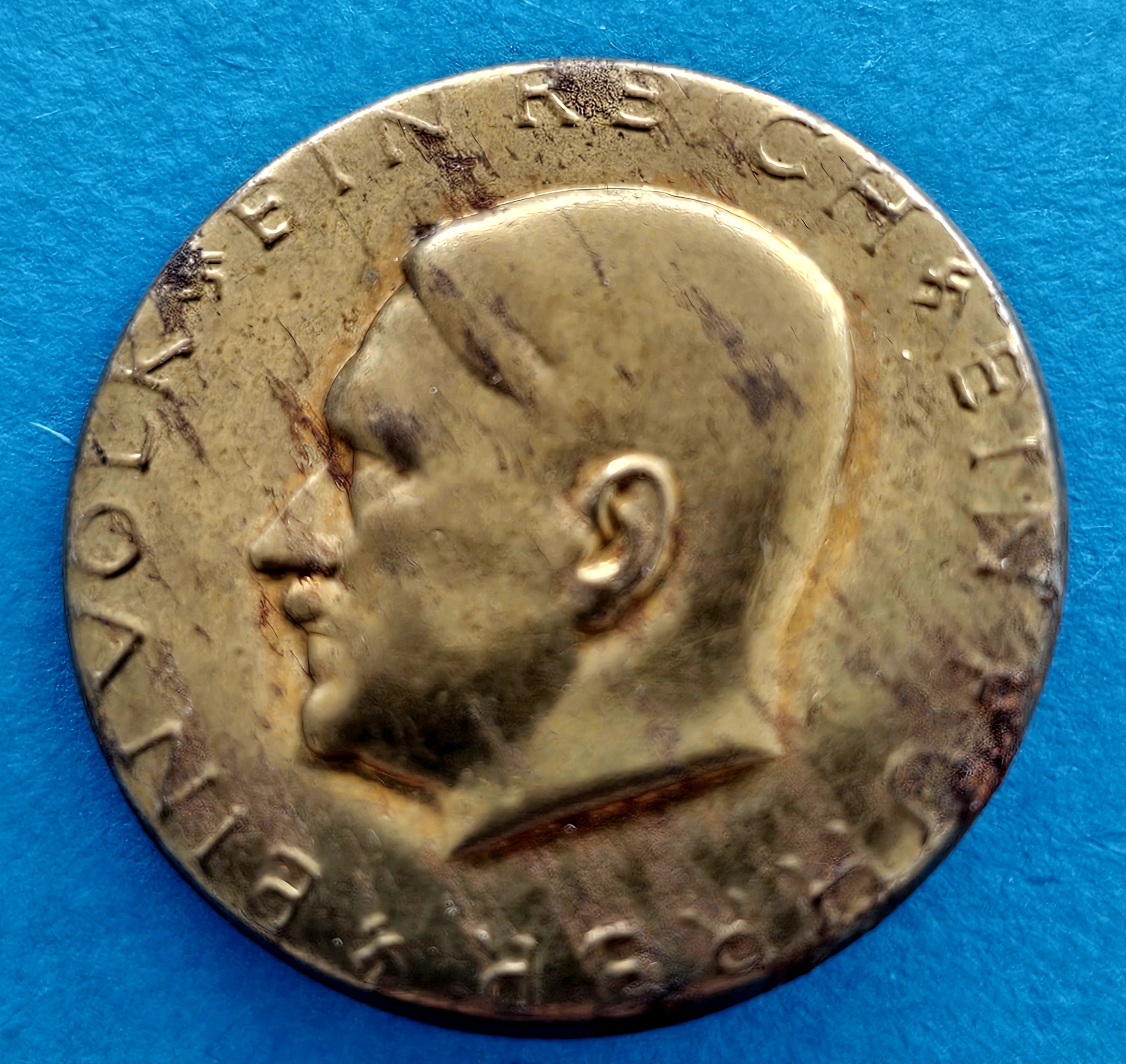 German Political Tinnie Badge - morpeth antique centre hunter valley region australian third reich NSDAP political party supporter pin adolf hitler one people nation leader tinnie badge glossy gold 1933