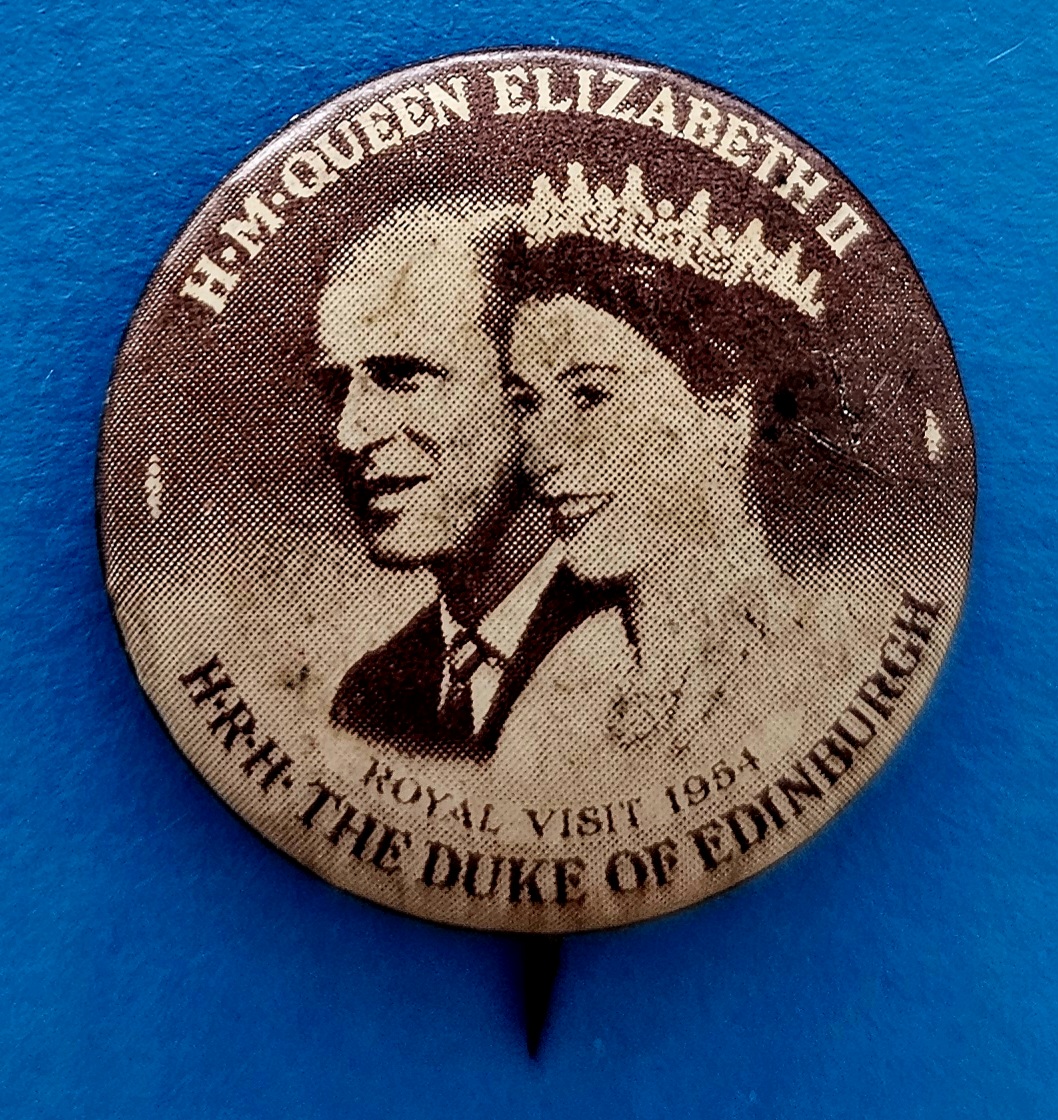 Australian Royal Tour 1954 Badge - morpeth antique centre hunter valley region vintage pin badge queen elizabeth II duke edinburgh prince philip royal visit tour