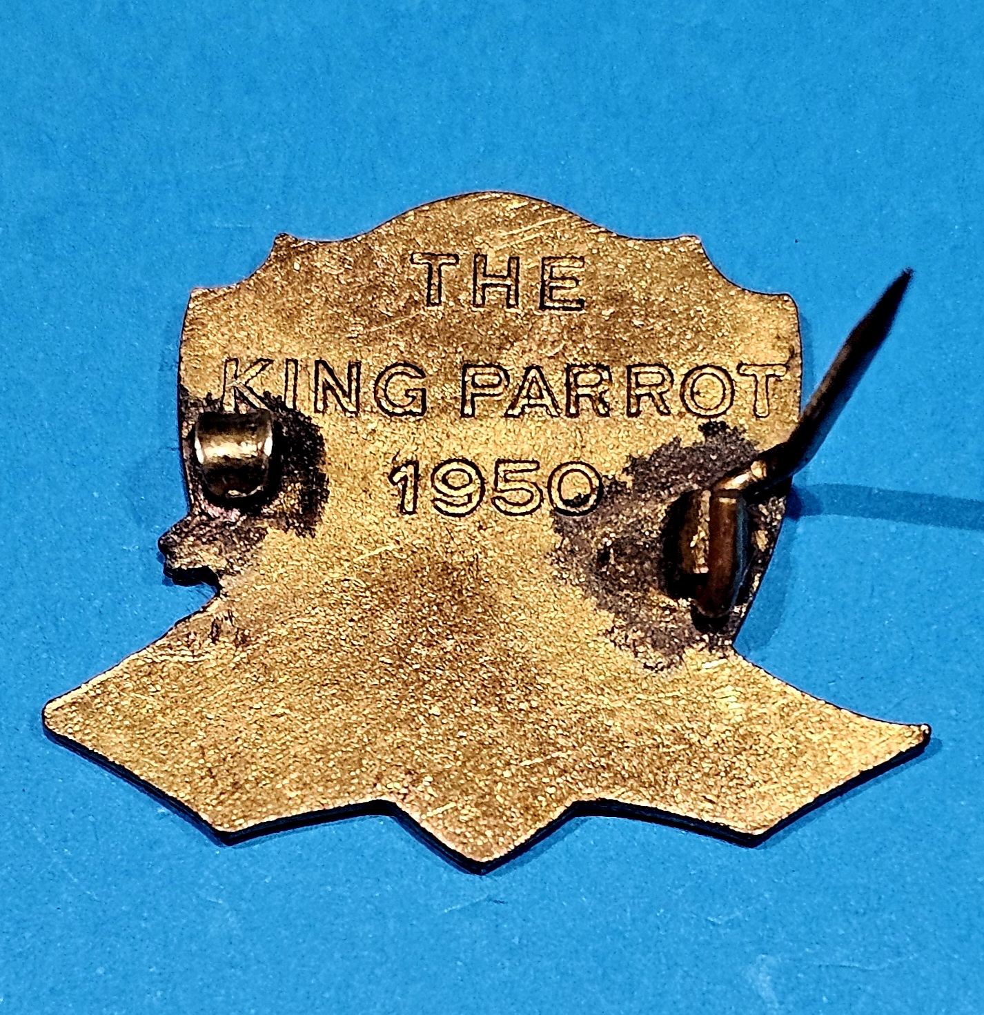NSW Gould League Badge 1950 - morpeth antique centre hunter valley region nsw gould league bird lovers badge king parrot 1950