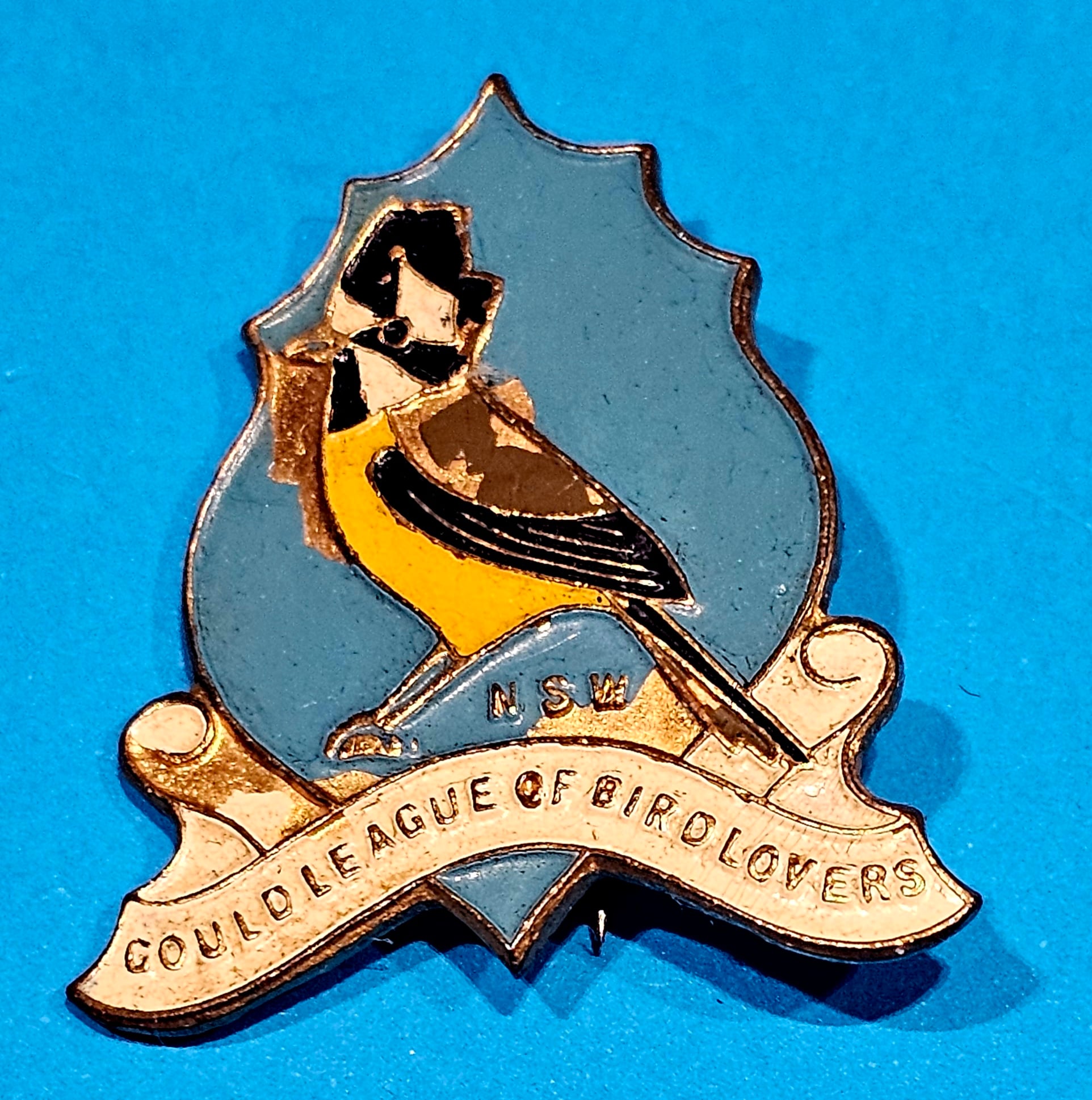 NSW Gould League Badge 1946 - morpeth antique centre hunter valley region nsw gould league bird lovers badge 1946