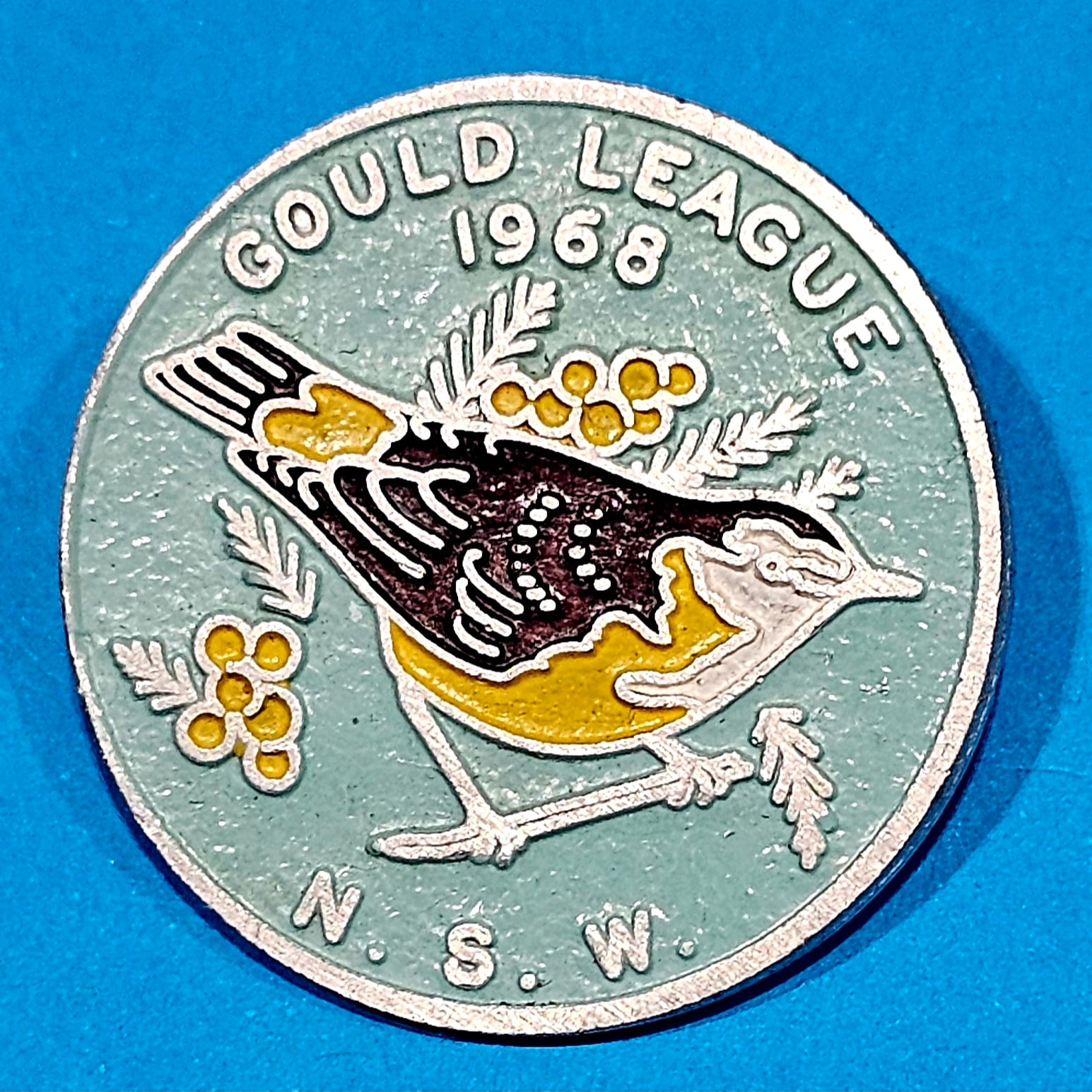 NSW Gould League Badge 1968 - morpeth antique centre hunter valley region nsw gould league bird lovers badge 1968 yellow tailed thornbill