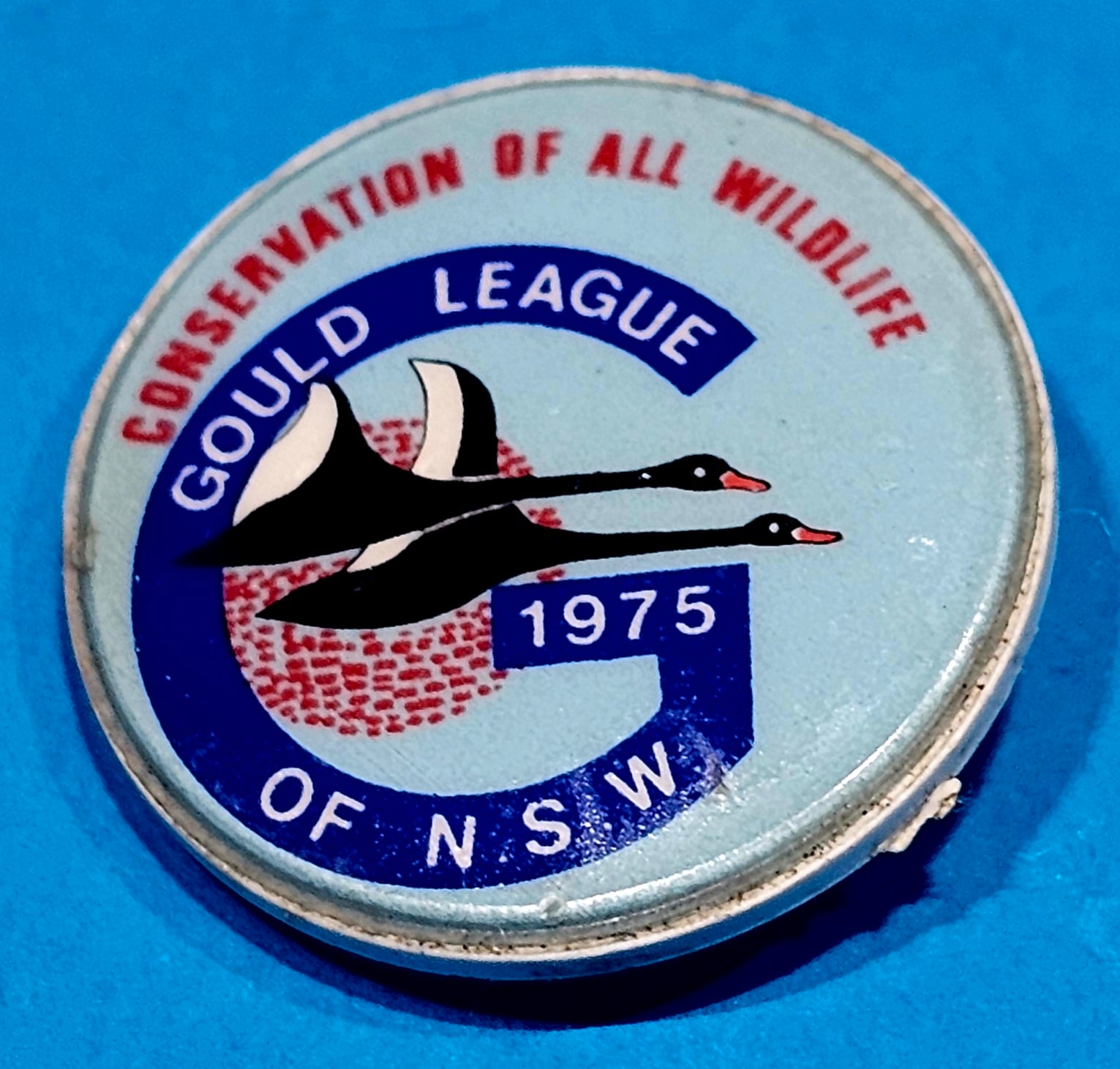 NSW Gould League Badge 1975 - morpeth antique centre hunter valley region nsw gould league bird lovers badge 1975 magpie geese
