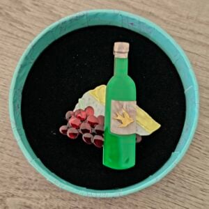 Erstwilder Brooch – Rouge Ou Blanc?