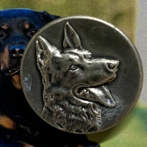 Dog, Metal Sporting Button x 1 (code 865)