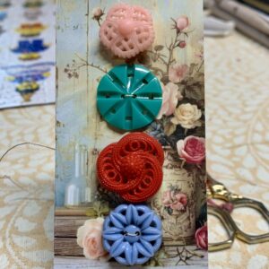 Pierced Plastic Buttons x 4 (code 870)