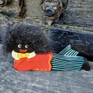 Golli Shelf Sitter