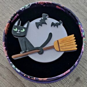 Erstwilder Brooch – Familiar Flight