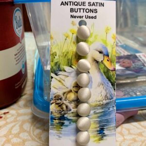 Satin Buttons x 8 (code 526)