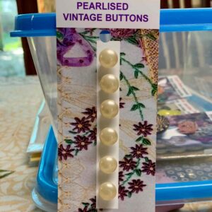Pearlised Glass Buttons x 6 (code527)