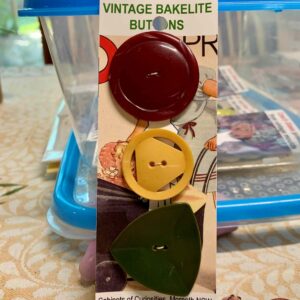 Bakelite Vintage Buttons x 3 (code 527)