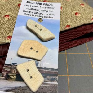 Mud-lark Buttons x 3 (code 544)