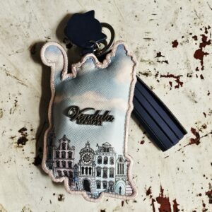 Vendula Key Charm – Cats in the City